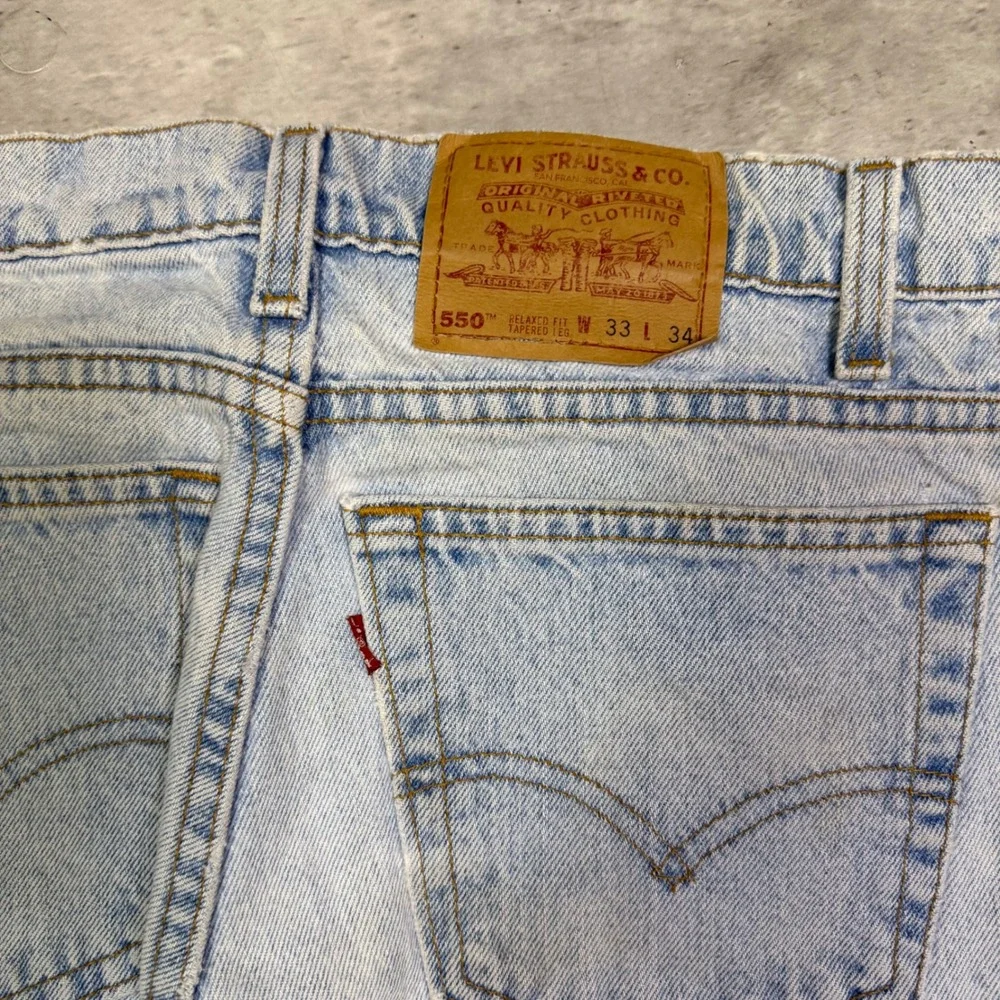 Vintage Levis 550 Relaxed Fit Tapered Leg Jeans Light Wash Made in USA 33x34